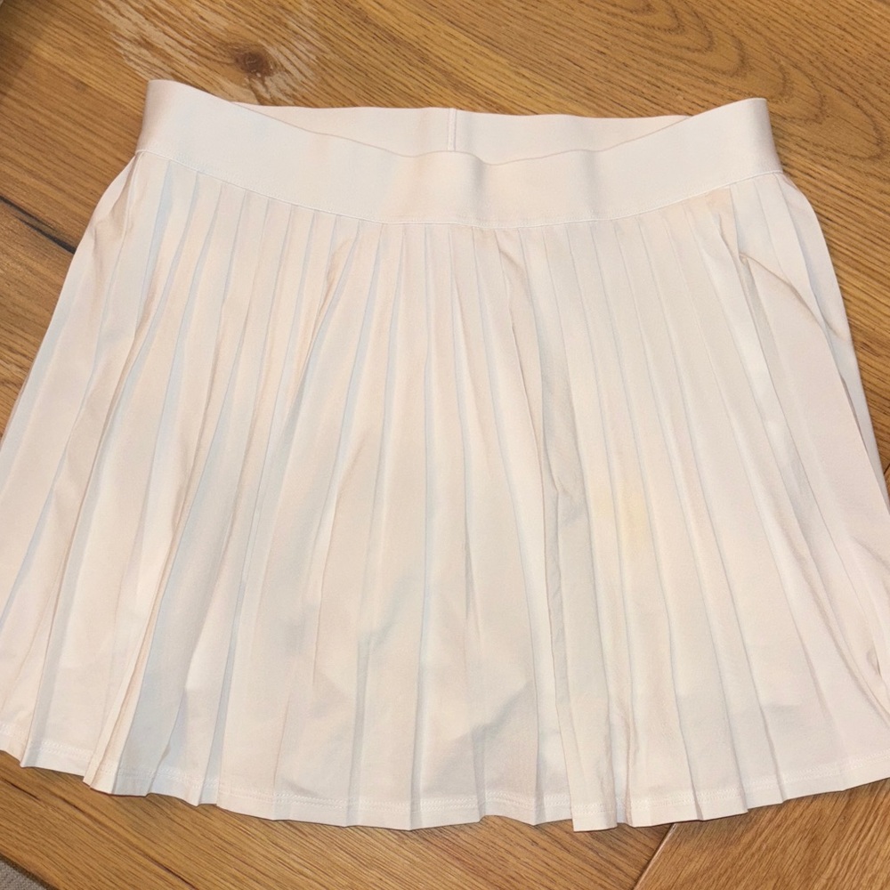 Like New Athleta Girl White pleated  Skort